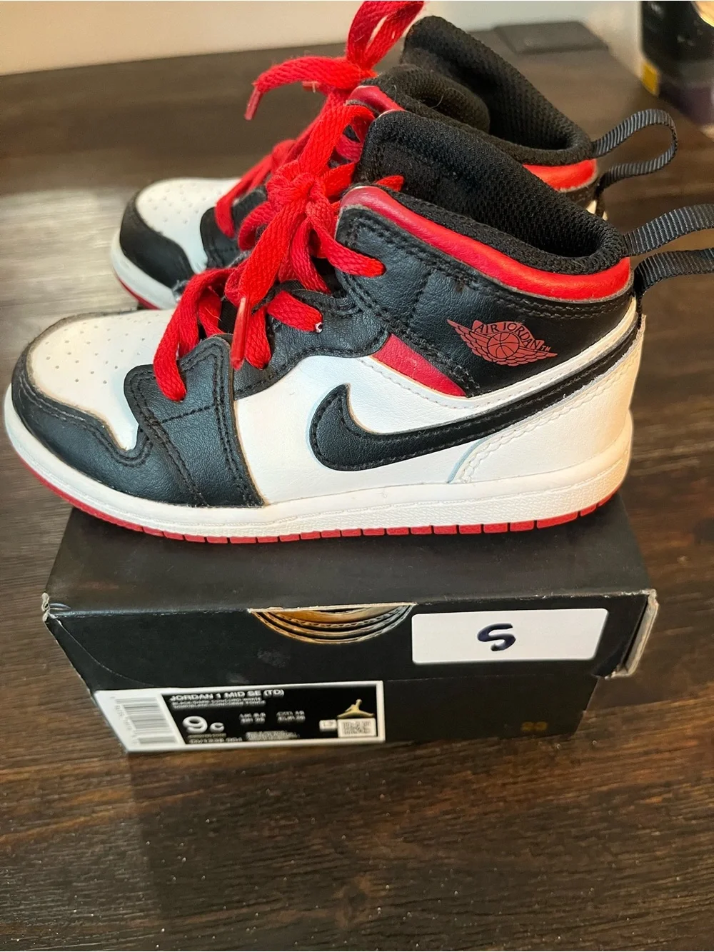 Jordan 1 mid